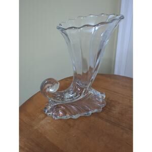 Heisey Warwick Cornucopia Glass Vase 9"